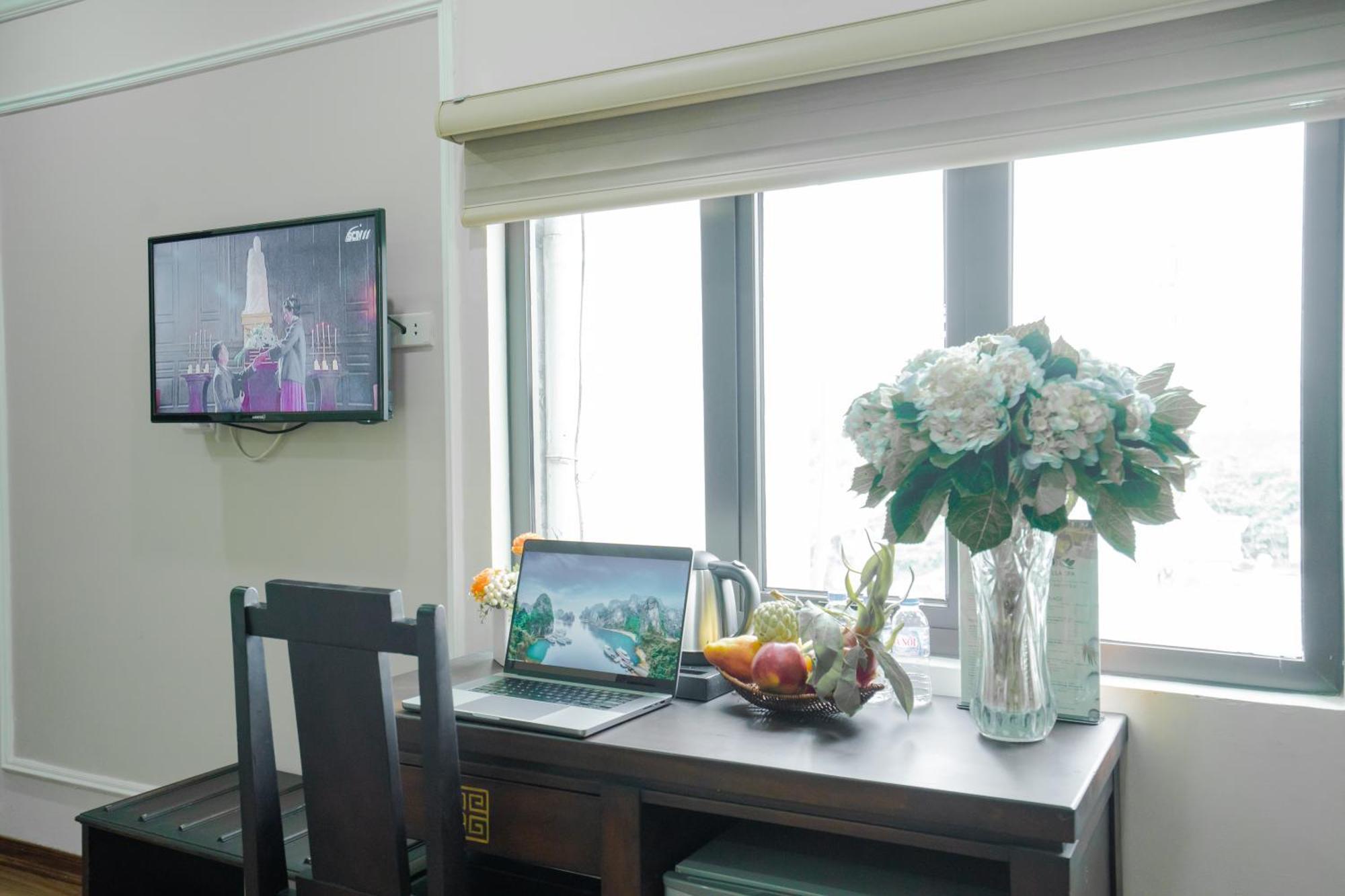 Ha Noi Lake View Hotel & Travel ฮานอย ภายนอก รูปภาพ